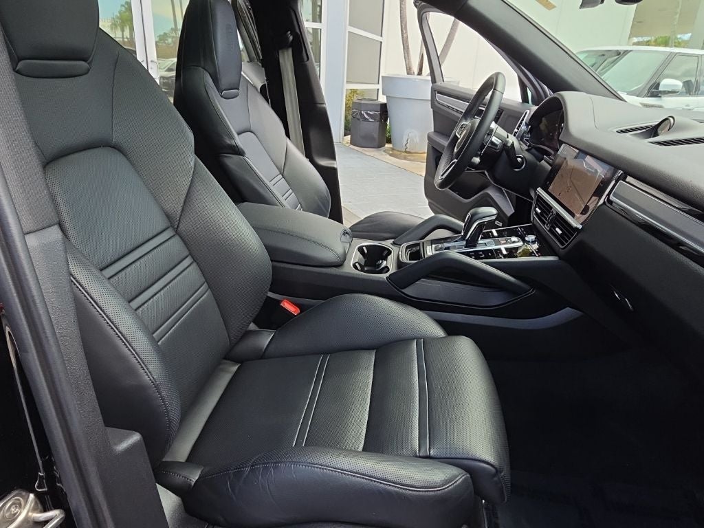 2023 Porsche Cayenne Platinum Edition