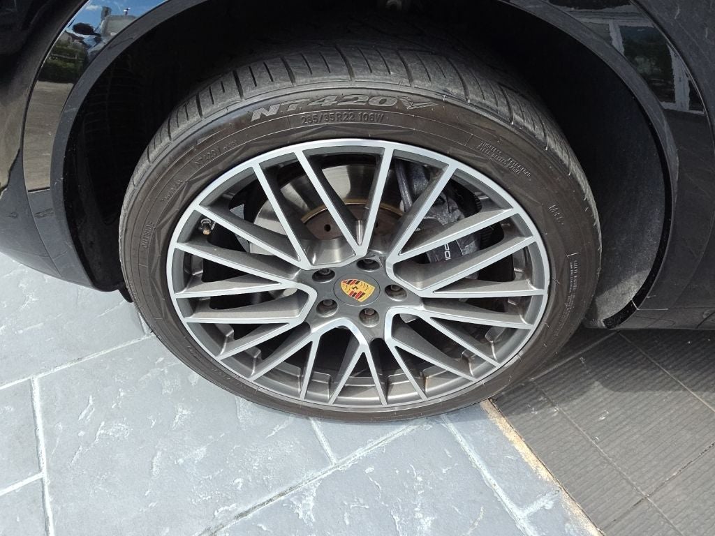 2023 Porsche Cayenne Platinum Edition