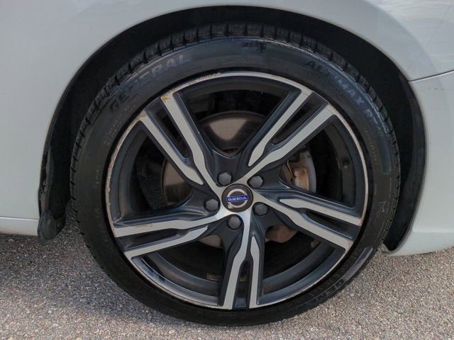 2018 Volvo V60 R-Design Platinum