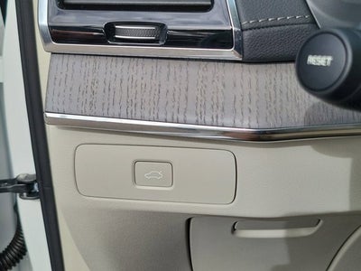 2025 Volvo XC90 B6 Ultra