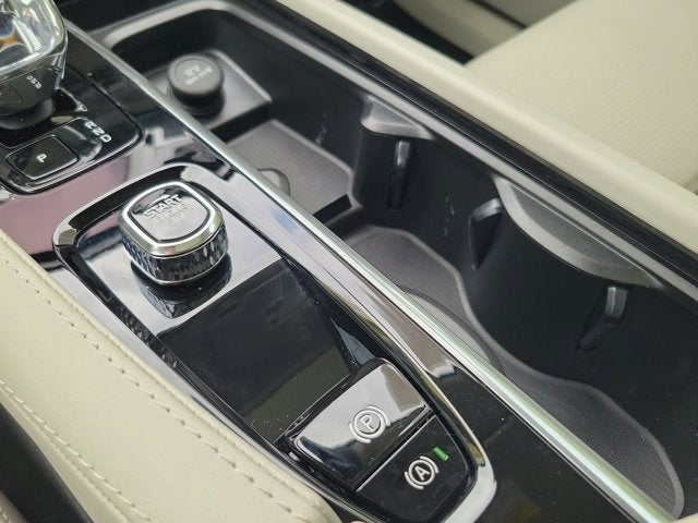 2025 Volvo XC90 B6 Ultra