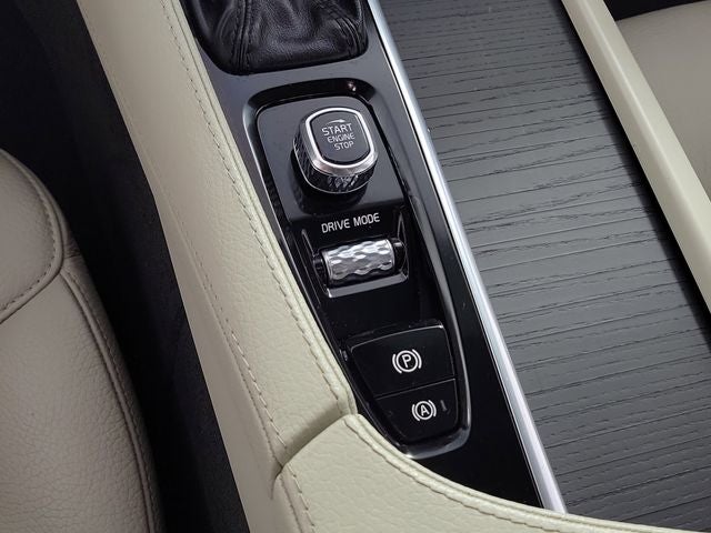 2020 Volvo XC90 T5 Momentum