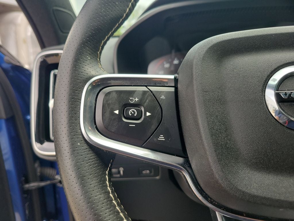 2021 Volvo XC40 R-Design