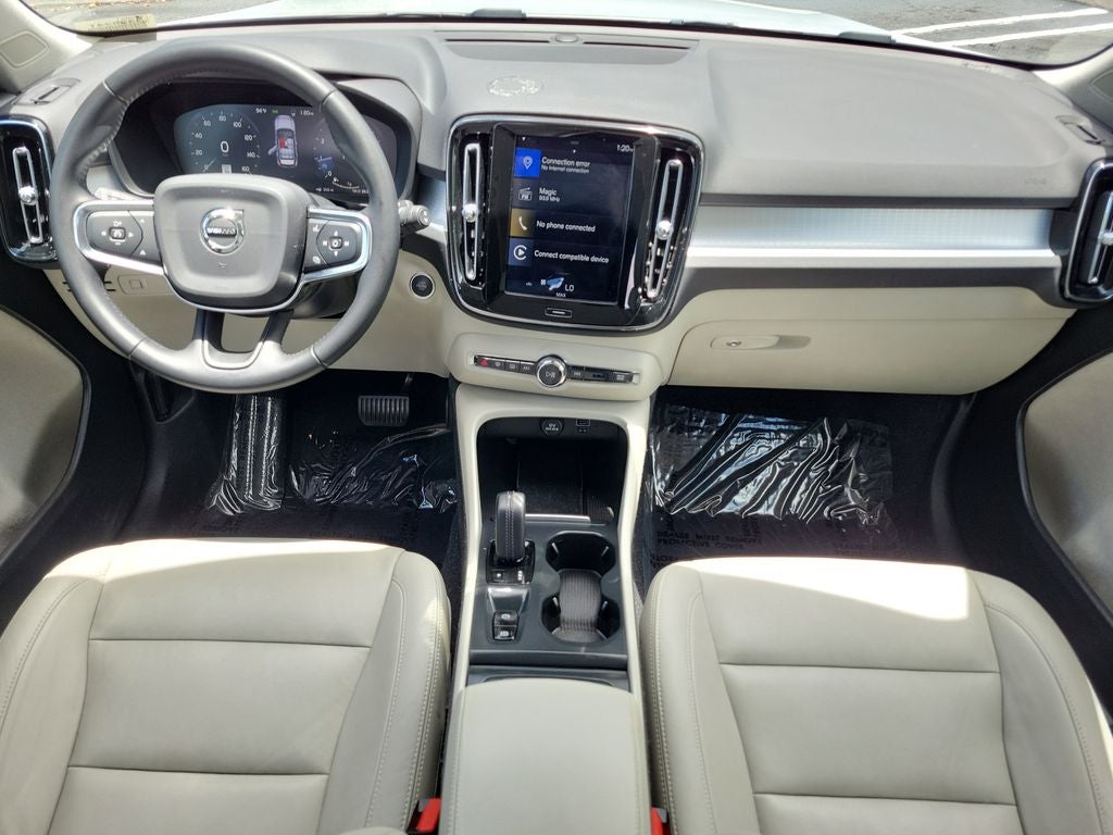2020 Volvo XC40 Momentum