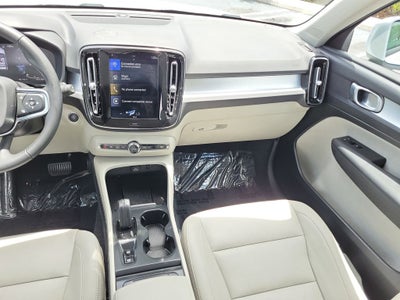 2020 Volvo XC40 Momentum