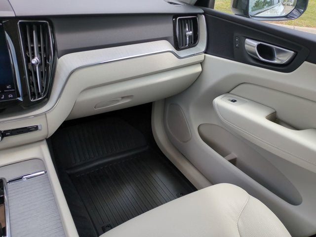 2024 Volvo XC60 Recharge Plug-In Hybrid Plus Dark Theme