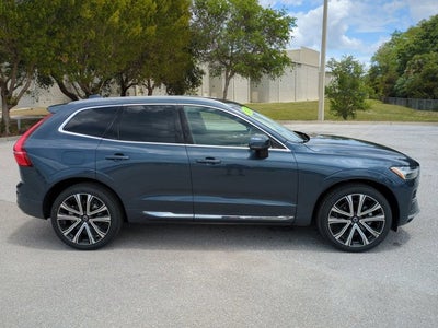 2023 Volvo XC60 Ultimate Bright Theme