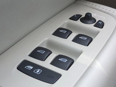 2023 Volvo XC60 Plus Dark Theme