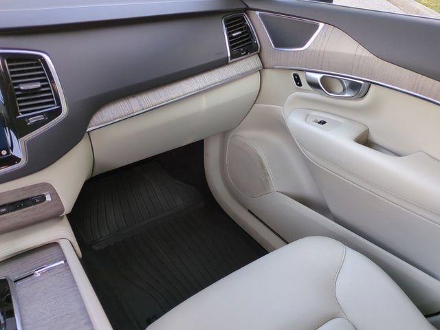 2024 Volvo XC90 Plus Bright Theme