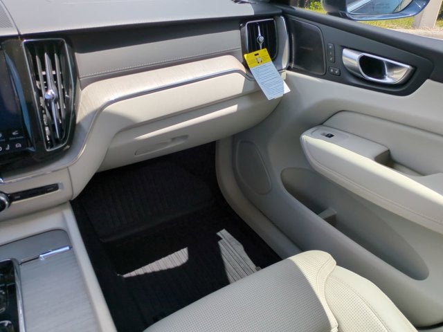 2023 Volvo XC60 Ultimate Bright Theme