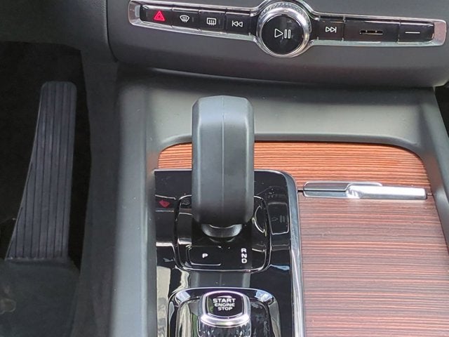 2023 Volvo XC60 Plus Bright Theme