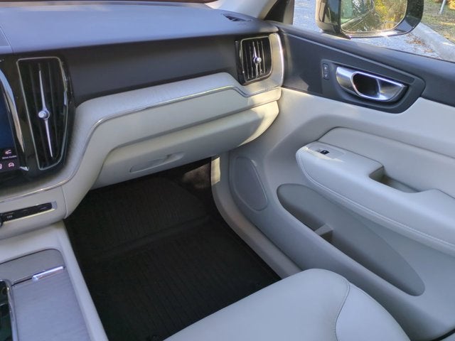 2023 Volvo XC60 Plus Dark Theme