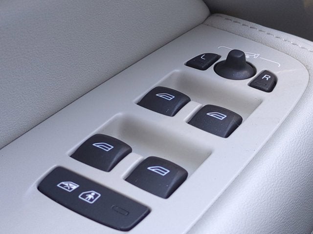 2023 Volvo XC60 Plus Dark Theme