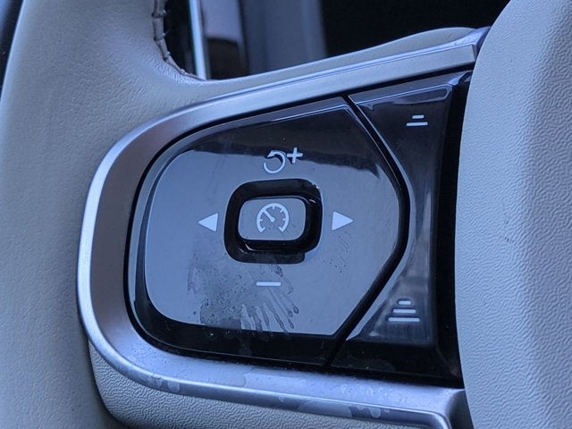 2023 Volvo XC60 Plus Dark Theme