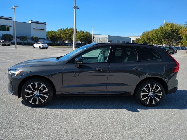 2023 Volvo XC60 Plus Dark Theme