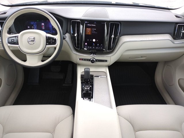 2023 Volvo XC60 Plus Dark Theme