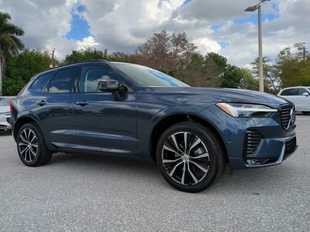 2023 Volvo XC60 Plus Dark Theme