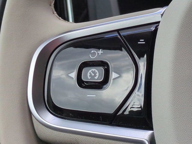 2023 Volvo XC60 Plus Dark Theme