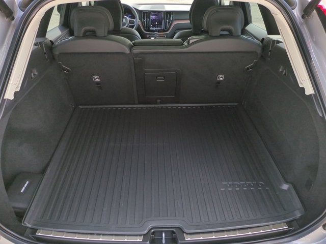 2023 Volvo XC60 Plus Dark Theme