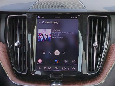 2023 Volvo XC60 Plus Dark Theme