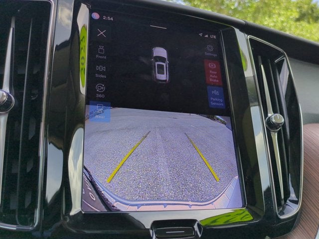 2023 Volvo XC60 Plus Dark Theme