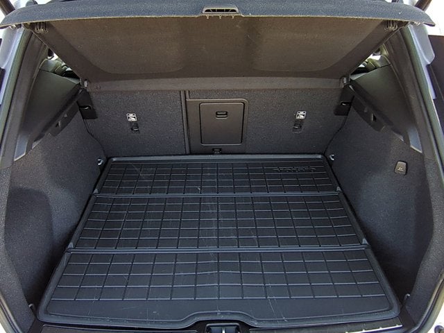 2023 Volvo XC40 Ultimate Bright Theme