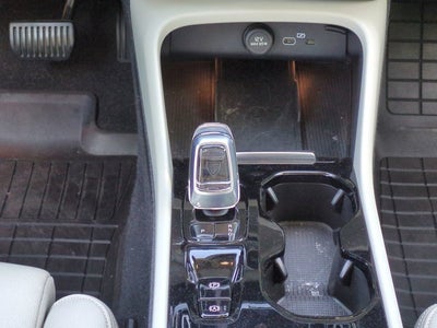 2023 Volvo XC40 Ultimate Bright Theme