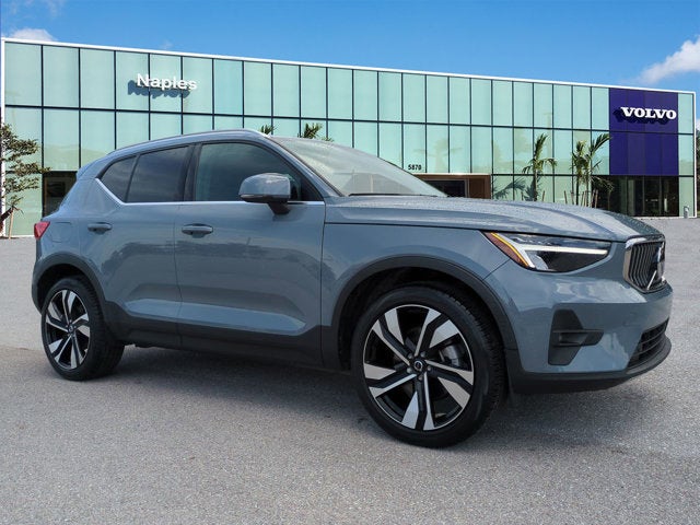 2023 Volvo XC40 Plus Bright Theme