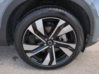 2023 Volvo XC40 Plus Bright Theme