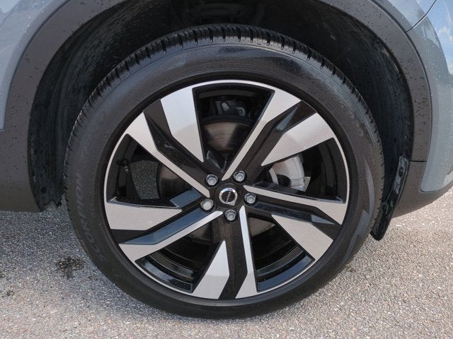 2023 Volvo XC40 Plus Bright Theme