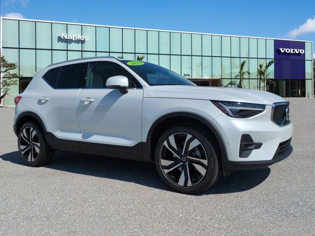 2024 Volvo XC40 Plus Bright Theme