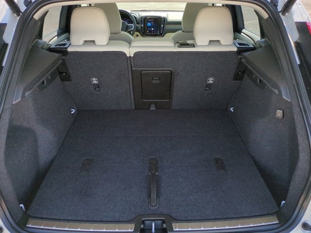 2024 Volvo XC40 Plus Bright Theme