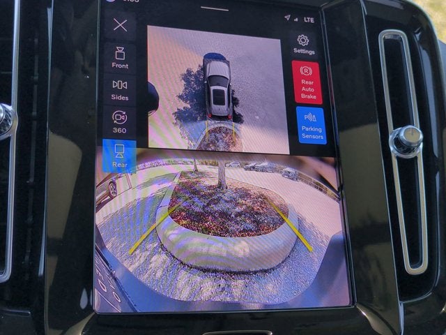 2024 Volvo XC40 Plus Bright Theme