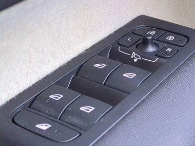 2024 Volvo XC40 Plus Bright Theme