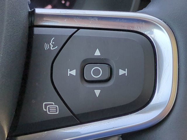 2024 Volvo XC40 Plus Bright Theme