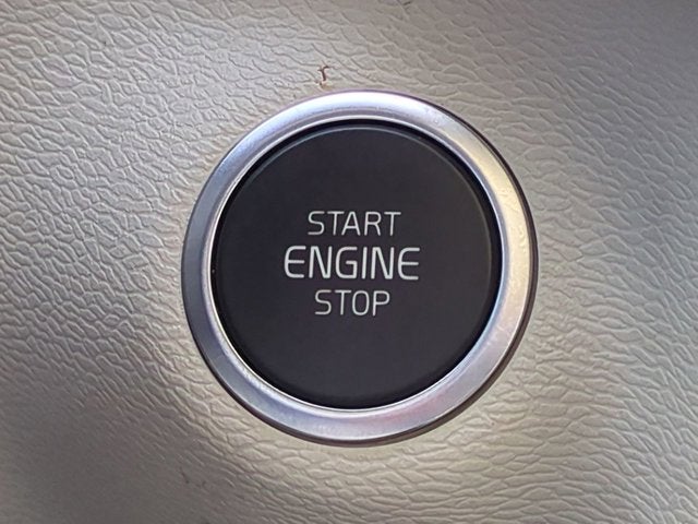 2023 Volvo XC40 Ultimate Bright Theme