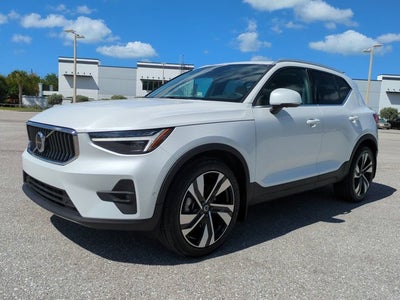 2023 Volvo XC40 Ultimate Bright Theme