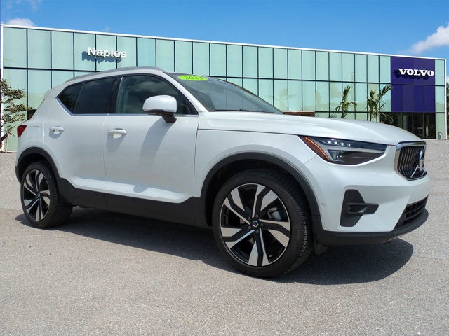 2023 Volvo XC40 Ultimate Bright Theme