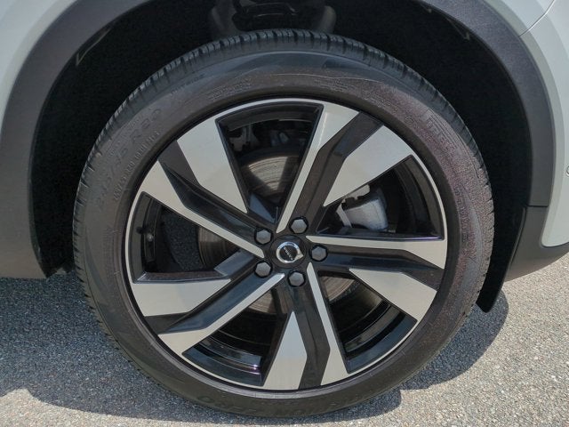 2023 Volvo XC40 Ultimate Bright Theme