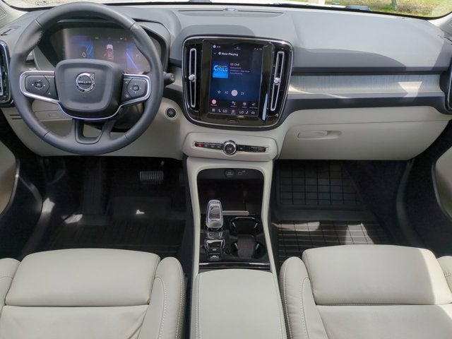 2023 Volvo XC40 Ultimate Bright Theme