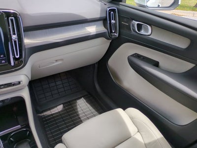 2023 Volvo XC40 Ultimate Bright Theme