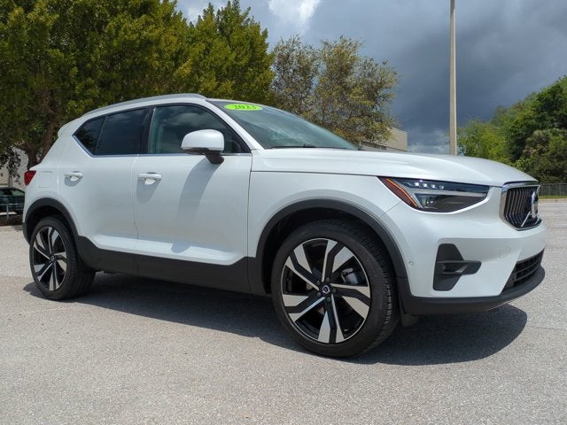 2023 Volvo XC40 Ultimate Bright Theme