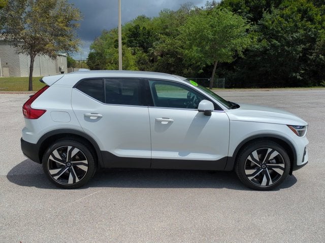 2023 Volvo XC40 Ultimate Bright Theme