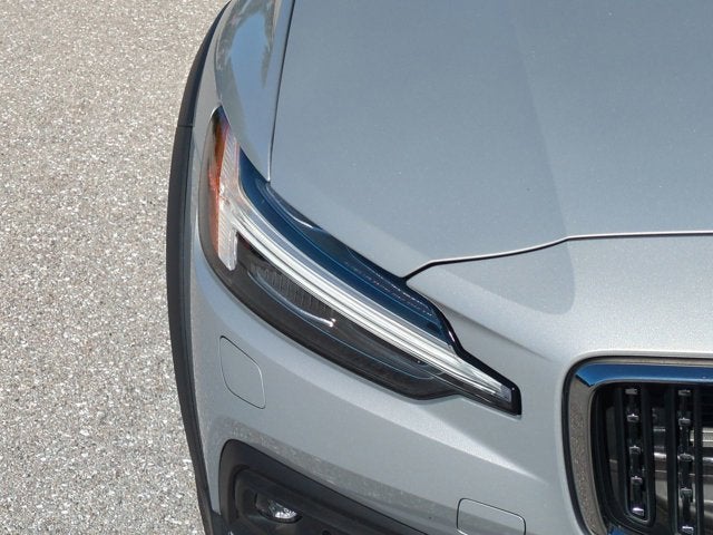 2025 Volvo V60 Cross Country Plus