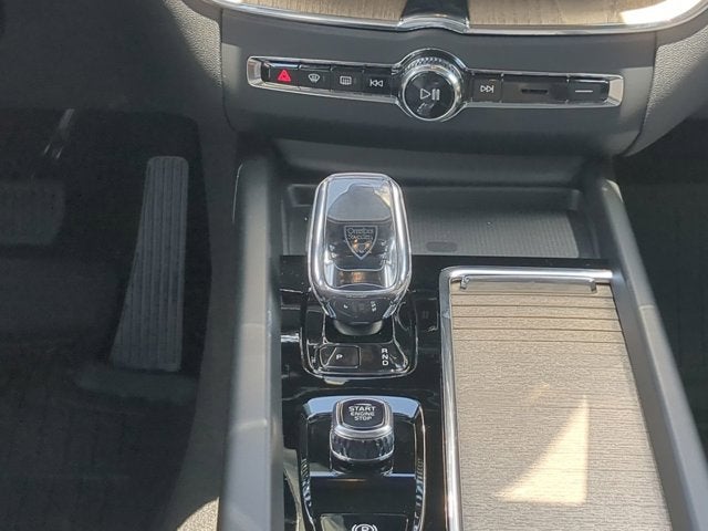 2026 Volvo XC60 Plus