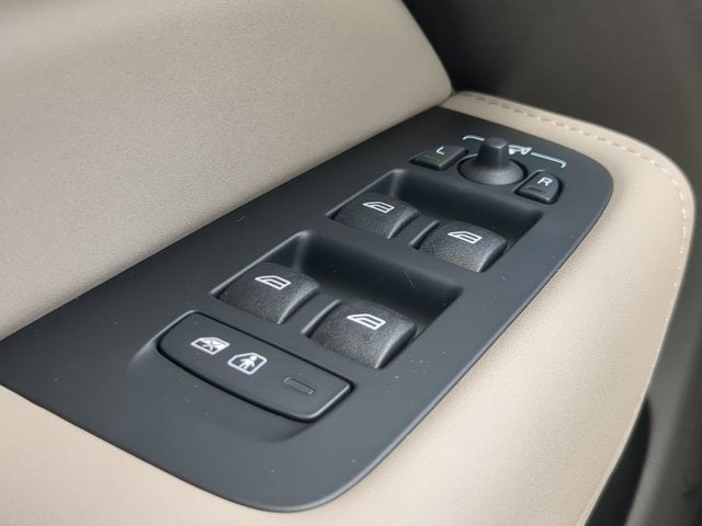 2026 Volvo XC60 Plus