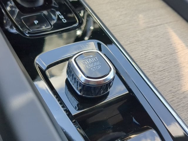 2026 Volvo XC60 Plus