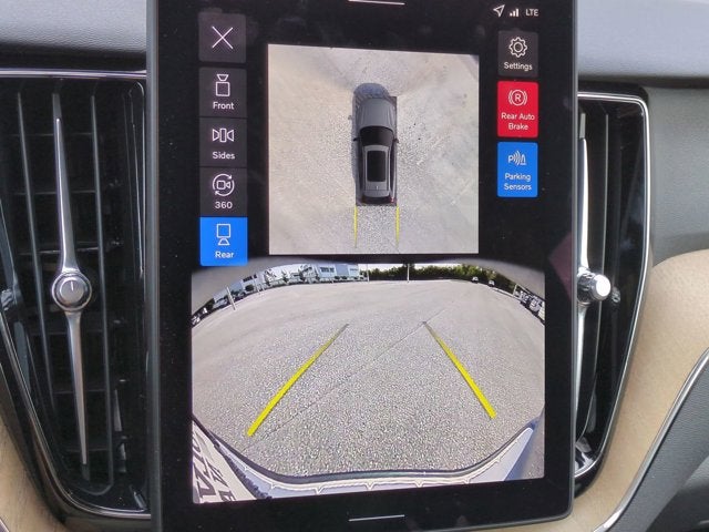 2026 Volvo XC60 Plus