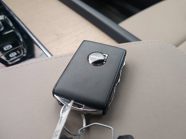 2026 Volvo XC60 Plus