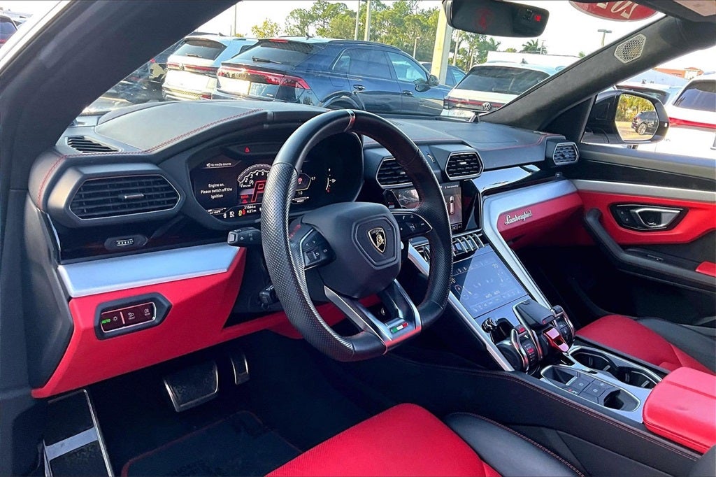 2020 Lamborghini Urus Base